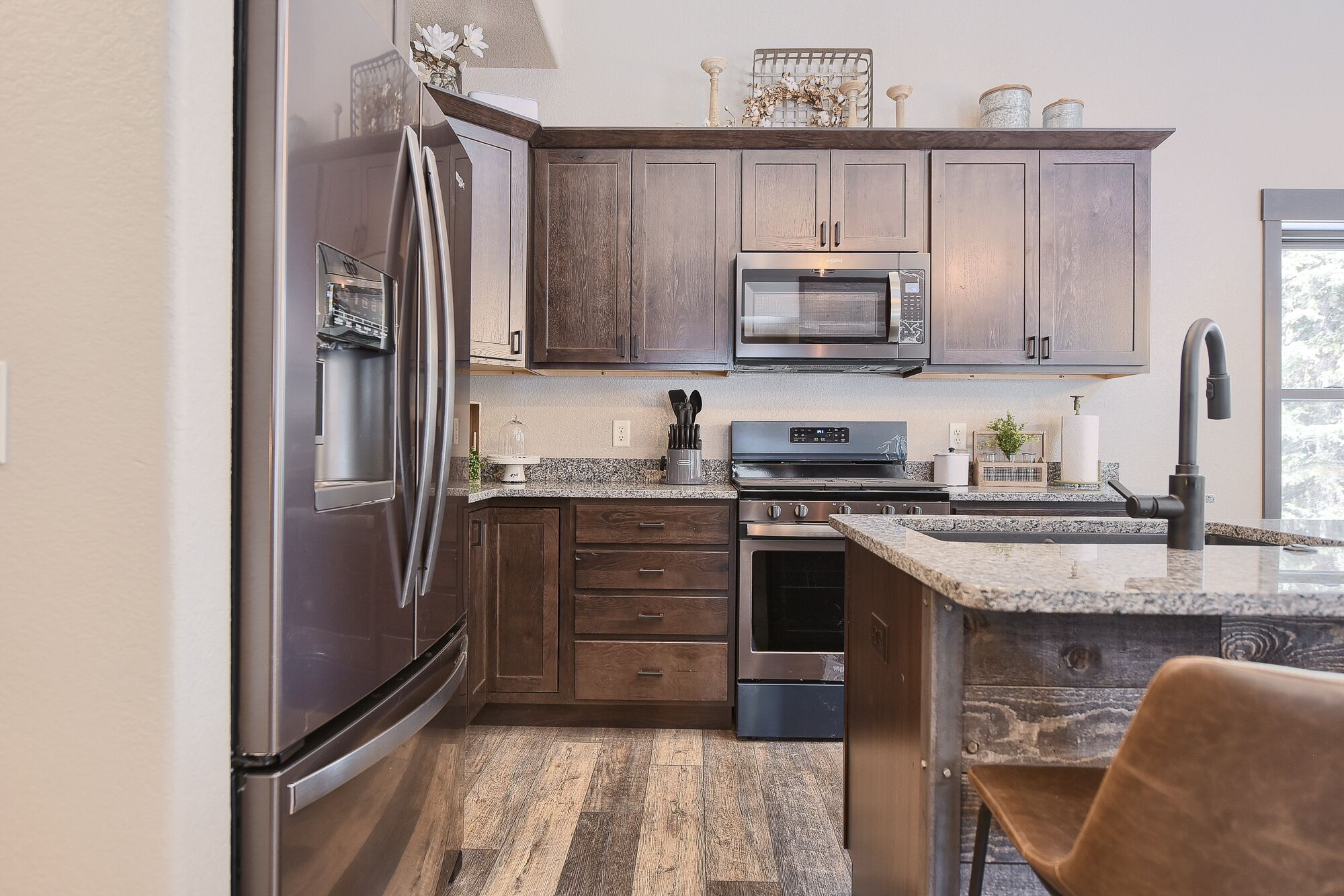 Brand New Unique Cabin w/ Large Windows, 2 Decks, Walk-out Basement & Wet Bar