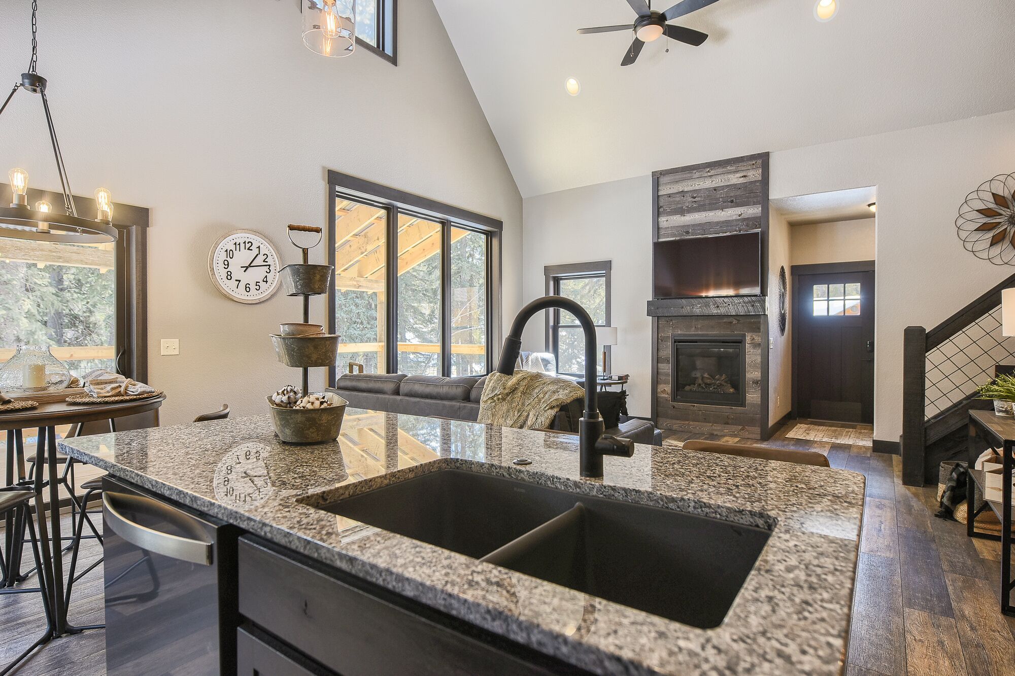 Brand New Unique Cabin w/ Large Windows, 2 Decks, Walk-out Basement & Wet Bar