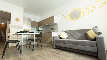 Business-Zimmer | Gemeinsame Küchenausstattung | Großer Kühlschrank, Mikrowelle, Herdplatte