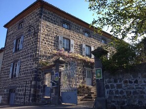 Exterior - Les Jardins d'Anna (Saint-Ilpize)