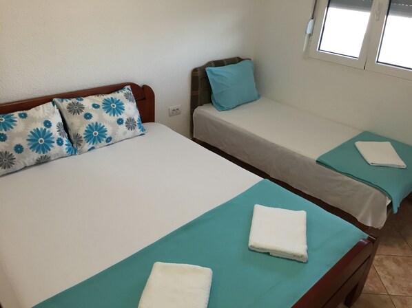 1 chambre, fer et planche à repasser, Wi-Fi gratuit, draps fournis