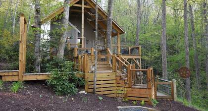 Sweetwater Cottage - Private Cottage Tucked in the Woods - WJ & Boone - River Access