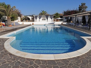 Outdoor pool - Maganuco Beach House Seafront. Private Pool. (Marina di Modica)