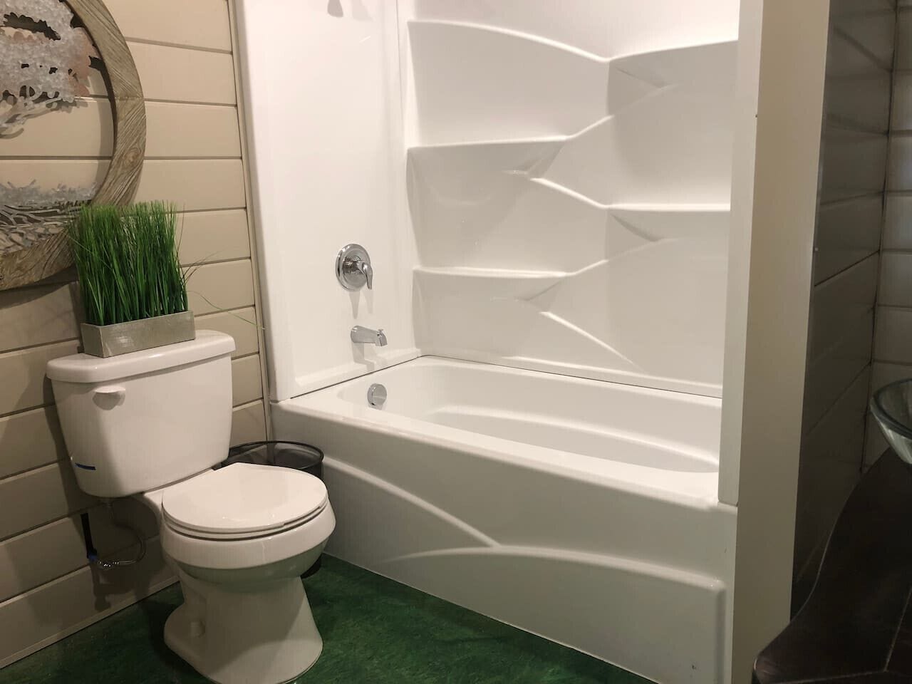 Combined shower/tub