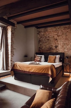 Ropa de cama de alta calidad y minibar con artículos gratuitos . Broederenklooster