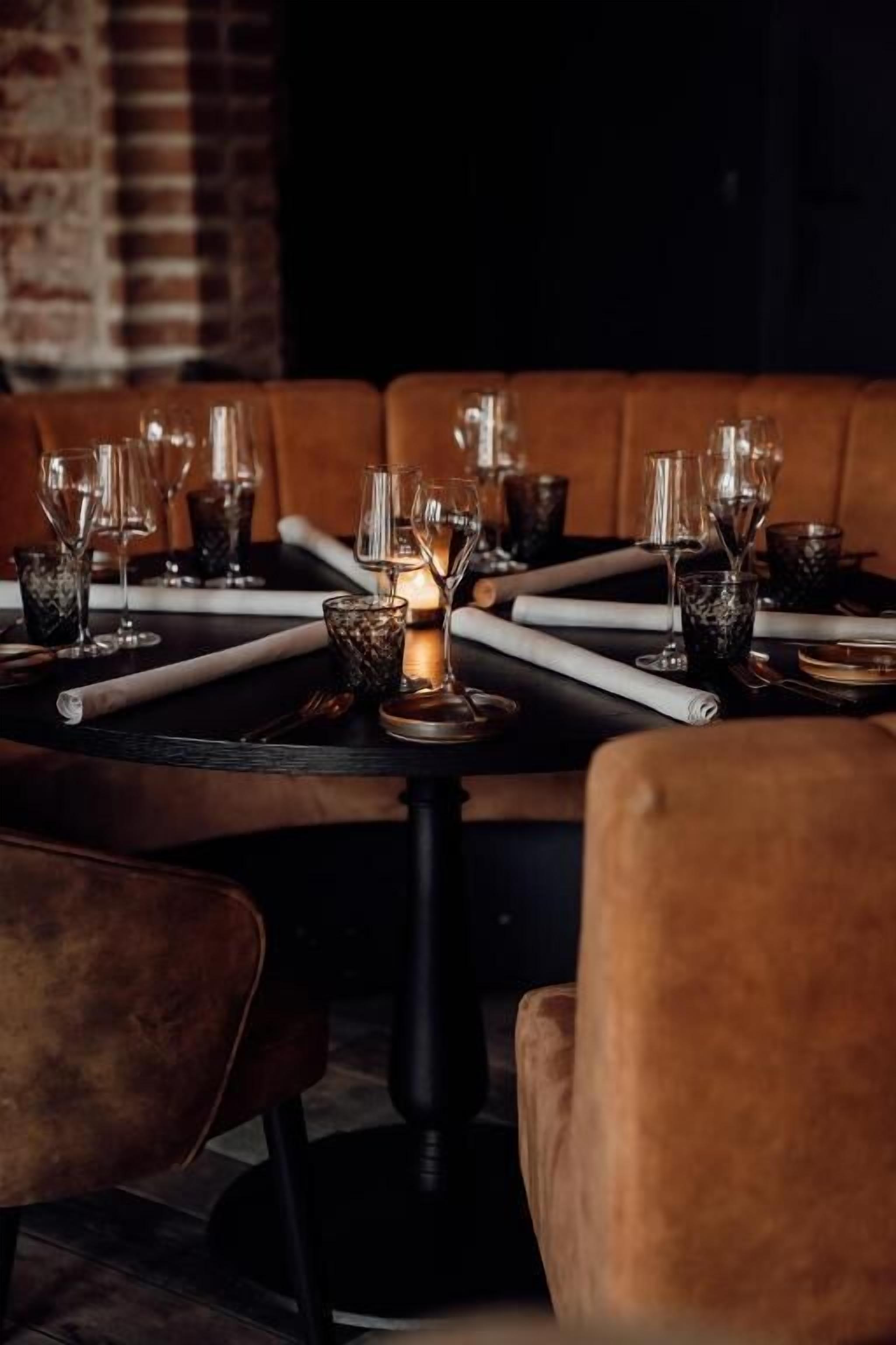 breakfast, lunch and dinner served