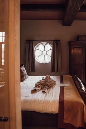 华丽客房 (Deluxe Monastery Room) | 高档床上用品、迷你吧（备有免费物品）、客房内保险箱、遮光窗帘