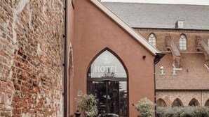 A brick building with a sign reading "HOTEL." - Broederenklooster (Zutphen)