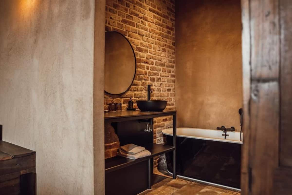 suite | bathroom | shower, rainfall showerhead, free toiletries, hair dryer