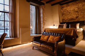 Ropa de cama de alta calidad y minibar con artículos gratuitos 