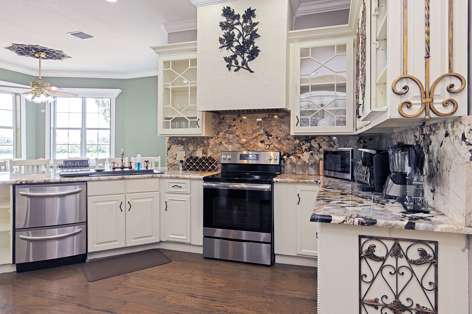 Massive waterfront Villa (Gated)