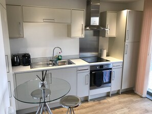 Fridge, microwave, oven, stovetop - Amazing flat near Big Ben (London)