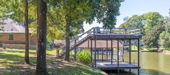 FREE Swim Hot Tub!! Nestled in the Trees on Cedar Creek Lake