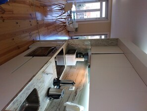 Microwave, coffee/tea maker, cookware/dishes/utensils - Modern apartment oporto (Porto)