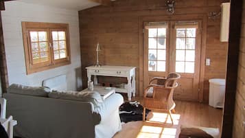 Smart TV, ping pong, books