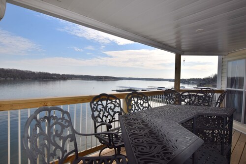 Bldg 10-3 steps to Stunning Lakefront Condo-2BR/2BA-Boat Slip Avail –Unit 1022