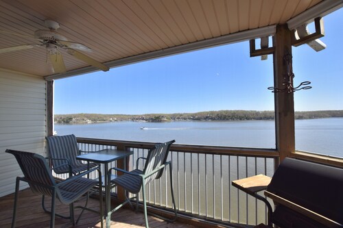 Bldg 10- 3 Steps- Absolutely Beautiful AMAZING VIEW 2 bd/2ba 
Boat slip avail.