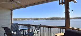 Bldg 10- 3 Steps- Absolutely Beautiful AMAZING VIEW 2 bd/2ba 
Boat slip avail.