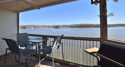 Bldg 10- 3 Steps- Absolutely Beautiful AMAZING VIEW 2 bd/2ba
Boat slip avail.