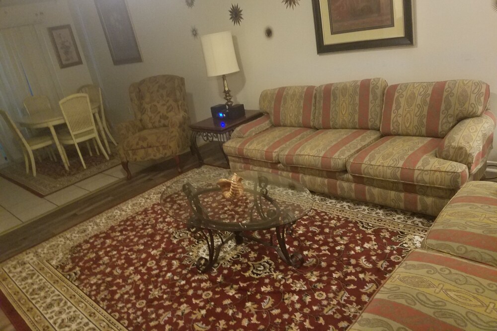 4480 Corporate Apartment Sleeps 6