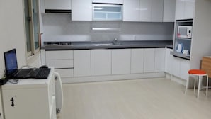 Living area - Guesthouse Inje Univ - Hostel (Gimhae)