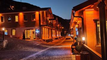 Façade de l’hébergement - soirée/nuit