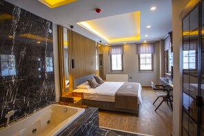 Grand Suite | Private spa tub