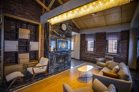 Grand Suite | Living room | 80-cm TV with satellite channels, heated floors