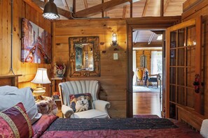 2 bedrooms, in-room safe, WiFi, bed sheets