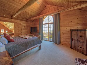 4 bedrooms, iron/ironing board, free WiFi, bed sheets - Beautiful 4 BR/ 3.5 BA + Loft, Hot-Tub, Valley Views, Covered Porch, Wi-Fi (Maggie Valley)