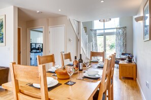 Dining - Coastal eco-home for up to 6, short walk from Porthtowan village and beach (Porthtowan)