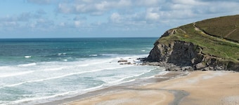 Coastal eco-home for up to 6, short walk from Porthtowan village and beach