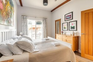 3 bedrooms, desk, iron/ironing board, travel cot