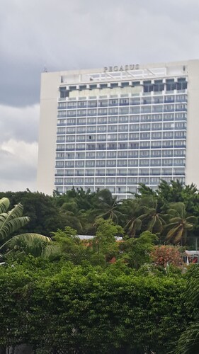 Exquisite, recently renovated studio apartment