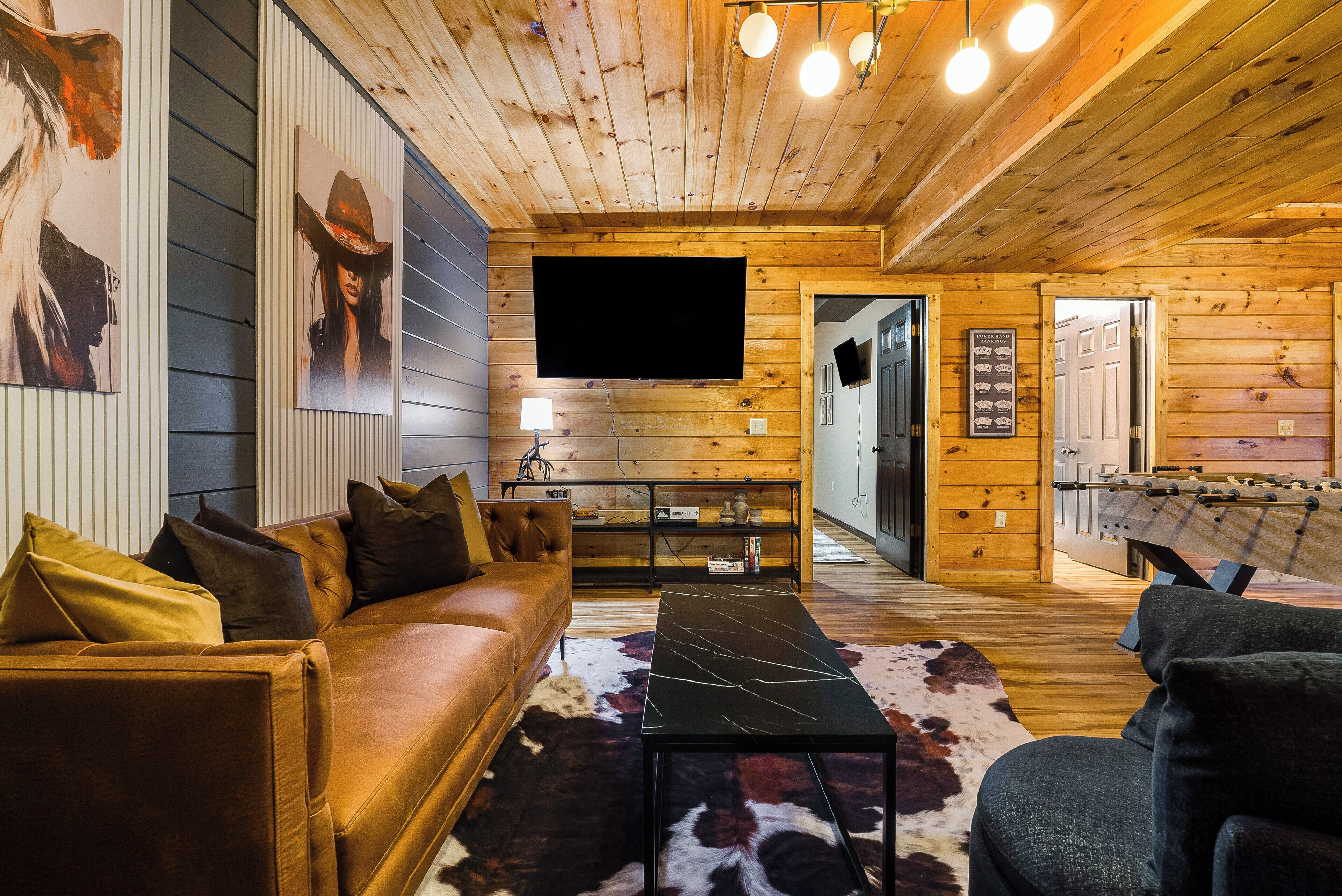 Smart TV, fireplace, Netflix, Hulu