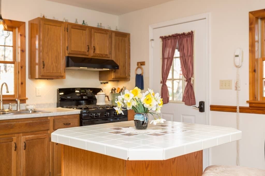 Rural Retreat on 11 acres, Cabin in the Woods Beautiful Secluded setting