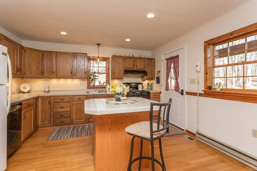 Rural Retreat on 11 acres, Cabin in the Woods Beautiful Secluded setting