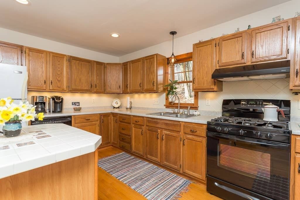 Rural Retreat on 11 acres, Cabin in the Woods Beautiful Secluded setting