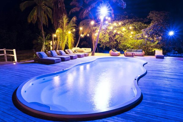 Hồ bơi ngoài trời 