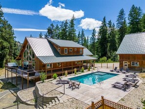 Een verwarmd zwembad