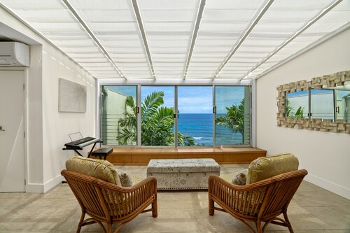 Sapphire Lotus~Ocean Front~A/C~Pool~BBQ