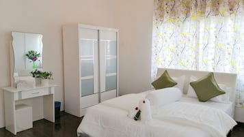3 habitaciones, tabla de planchar con plancha, wifi y ropa de cama