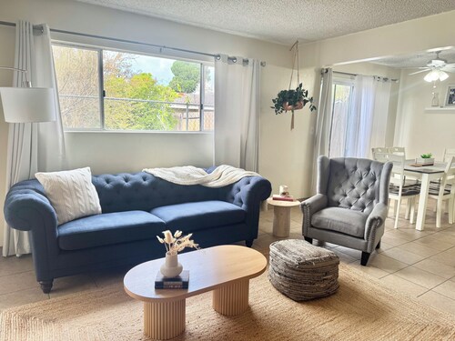 Bright Elegant Apartment with Private Garden Patio