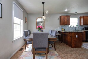 Dining - 4BR close to Springfield 30 min to Branson (Ozark)