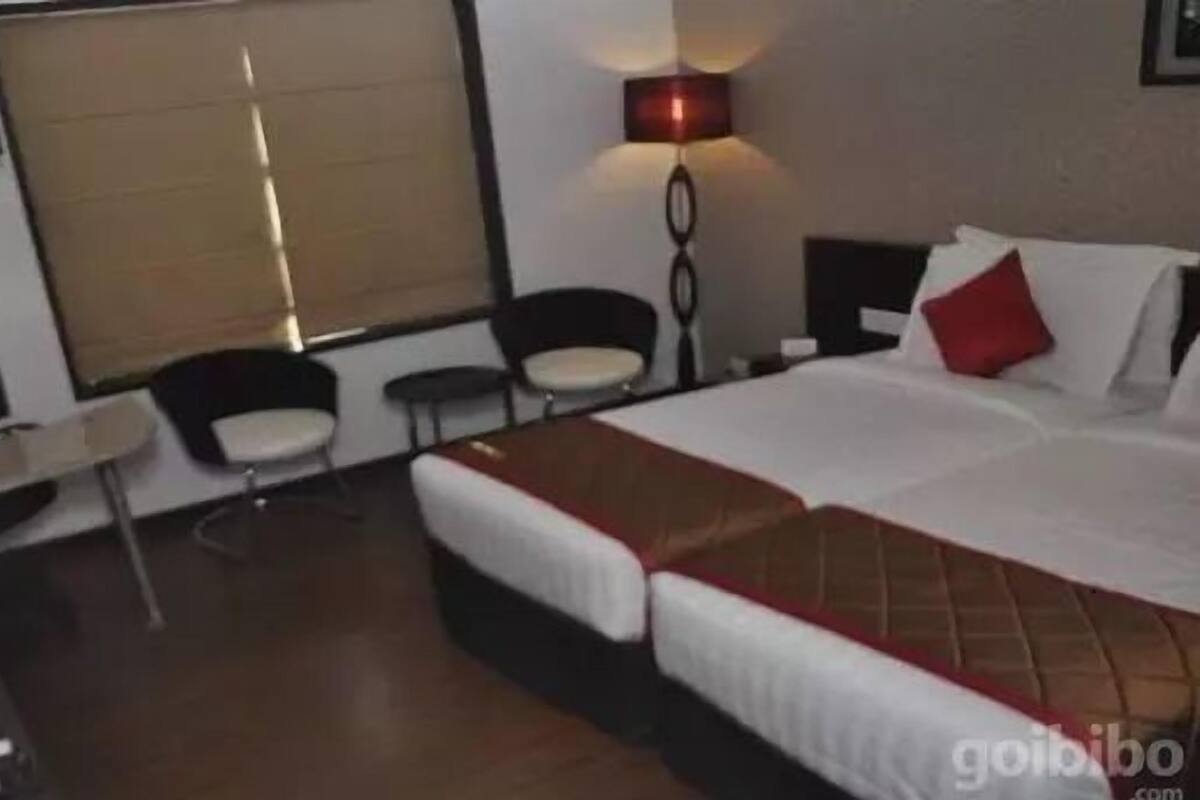 Colchones con efecto memoria y caja de seguridad en la habitación