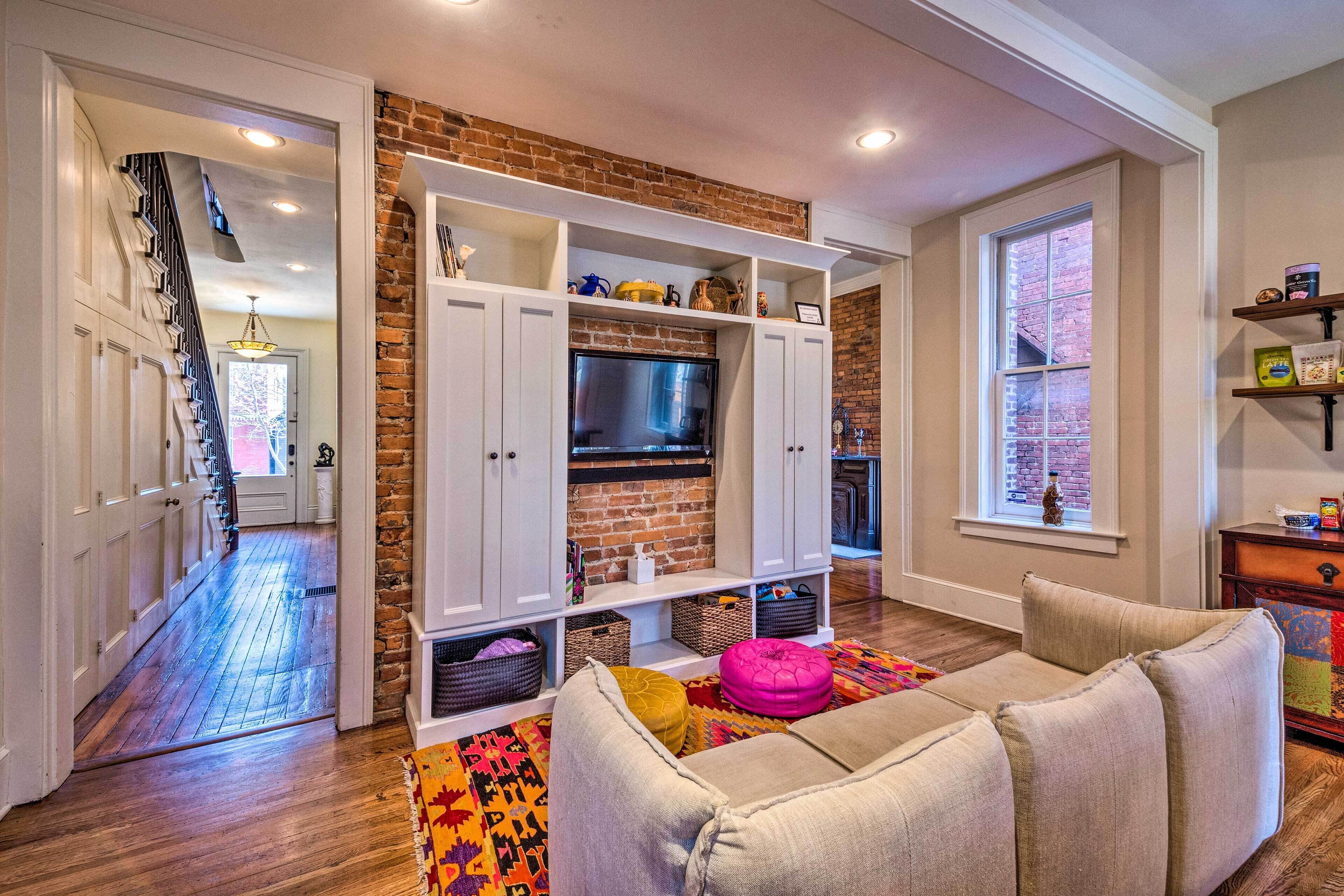 Historic Victorian Home: 3 Mi to Churchill Downs!