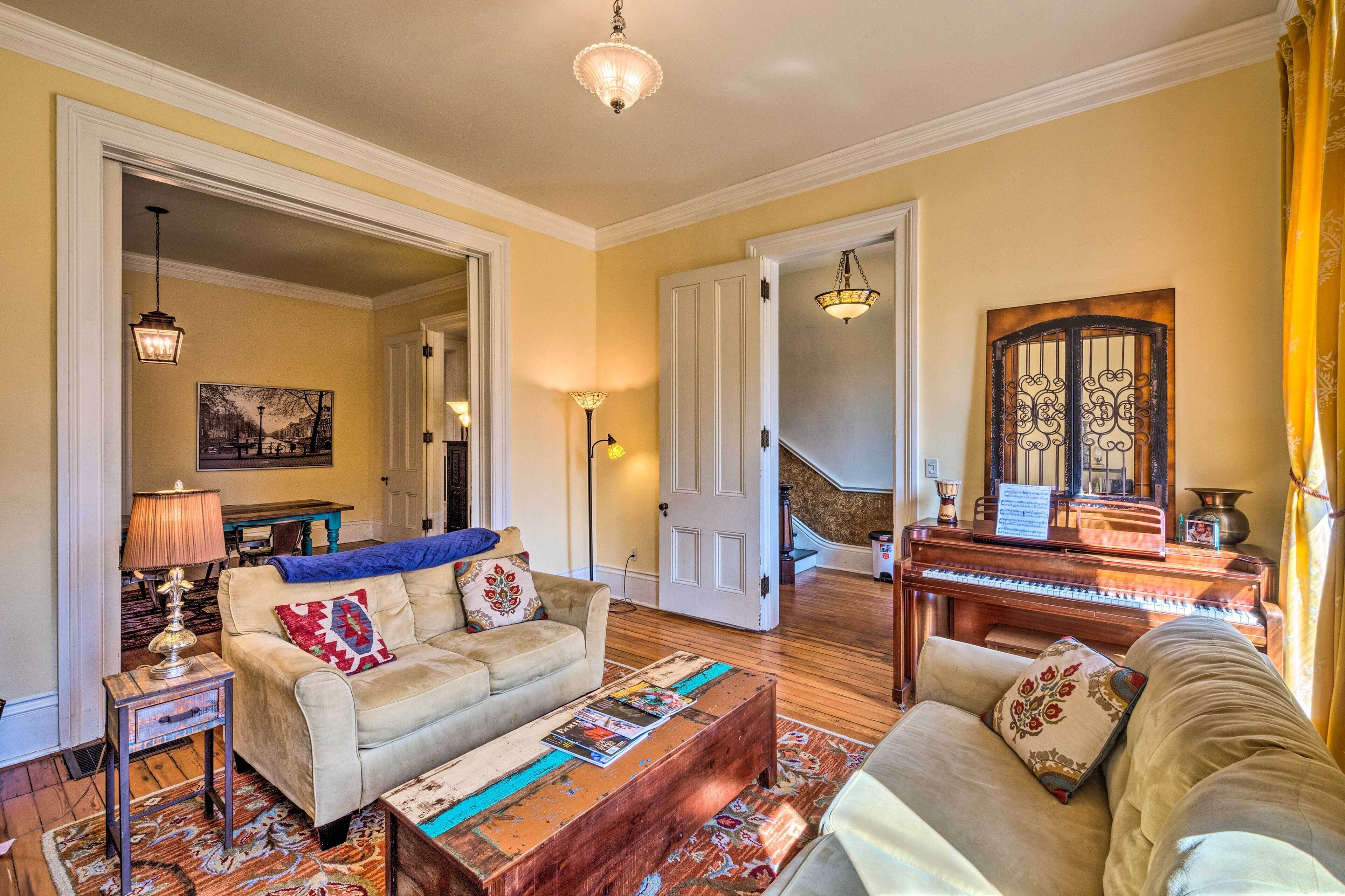 Historic Victorian Home: 3 Mi to Churchill Downs!