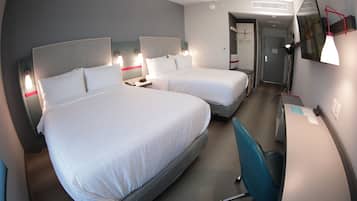 Habitación estándar, 2 camas Queen size | Ropa de cama de alta calidad y caja de seguridad en la habitación