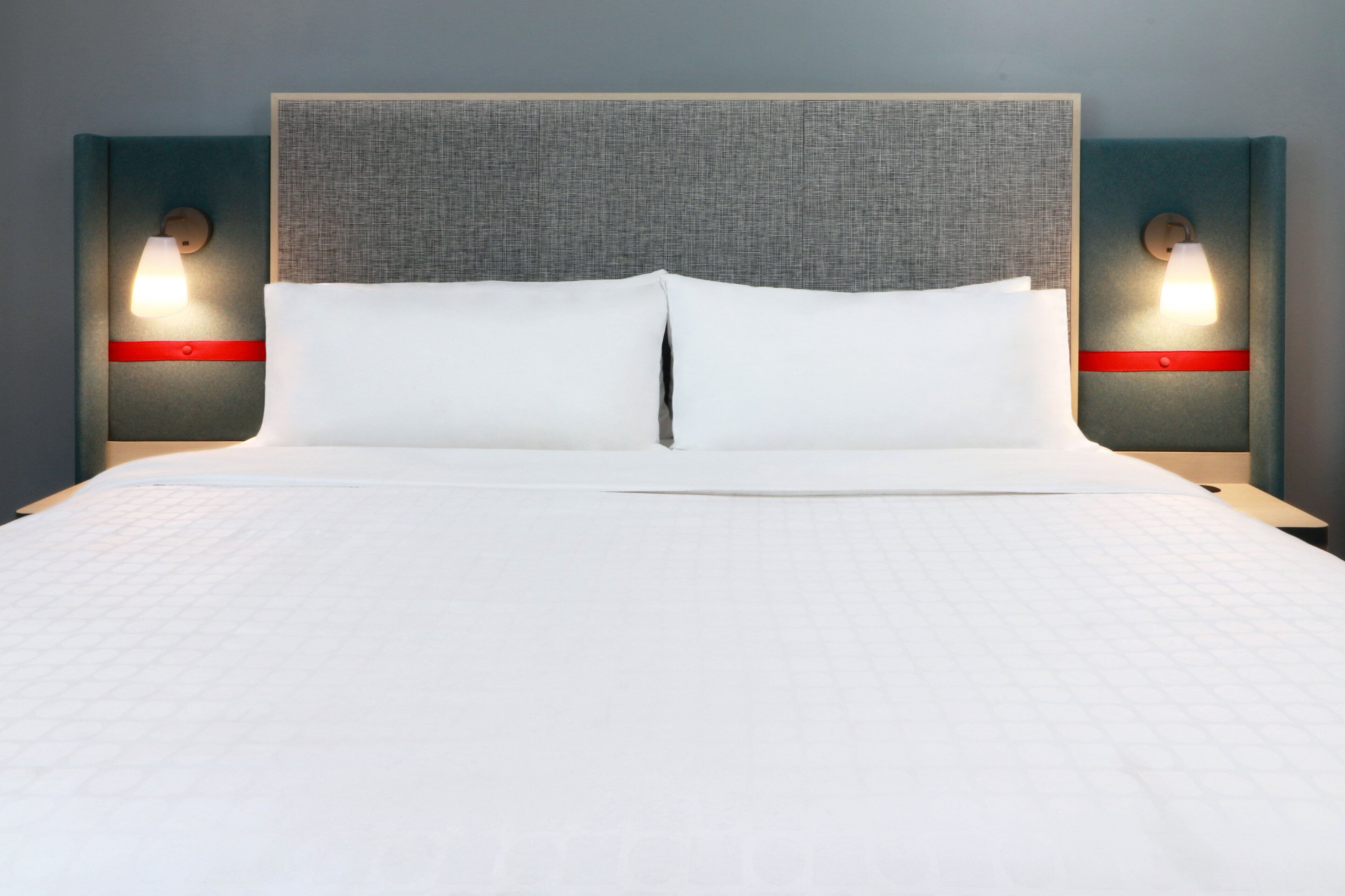 standard room, 1 king bed | premium bedding, in-room safe, iron/ironing board, free wifi