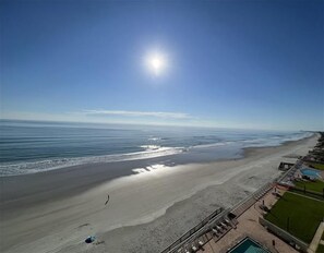 A beach with a clear sky, a pool area, and a view of the ocean. - #901 Shores Club Oceanfront 3/3 Traffic Free Beach (Daytona Beach Shores)